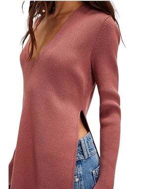 **NWT** Free People Portia Sweater Dusty Rose Ribbed V-Neck with Side Slit